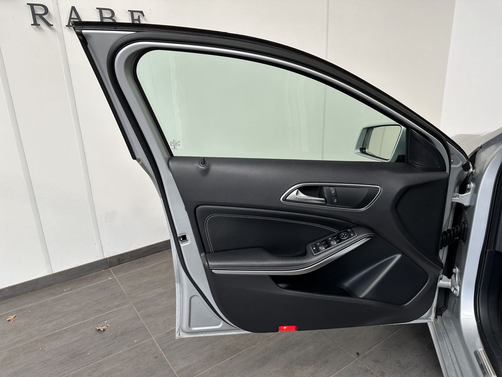 Fahrzeugabbildung Mercedes-Benz A 200 CDI Urban DCT NAV+XEN+SHZ+PANO+TEMPOMAT