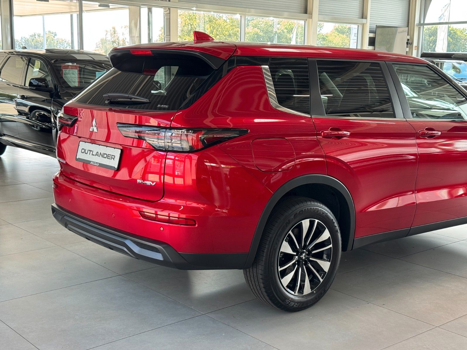 Fahrzeugabbildung Mitsubishi Outlander 2.4 PHEV 4WD Diamant PLUS