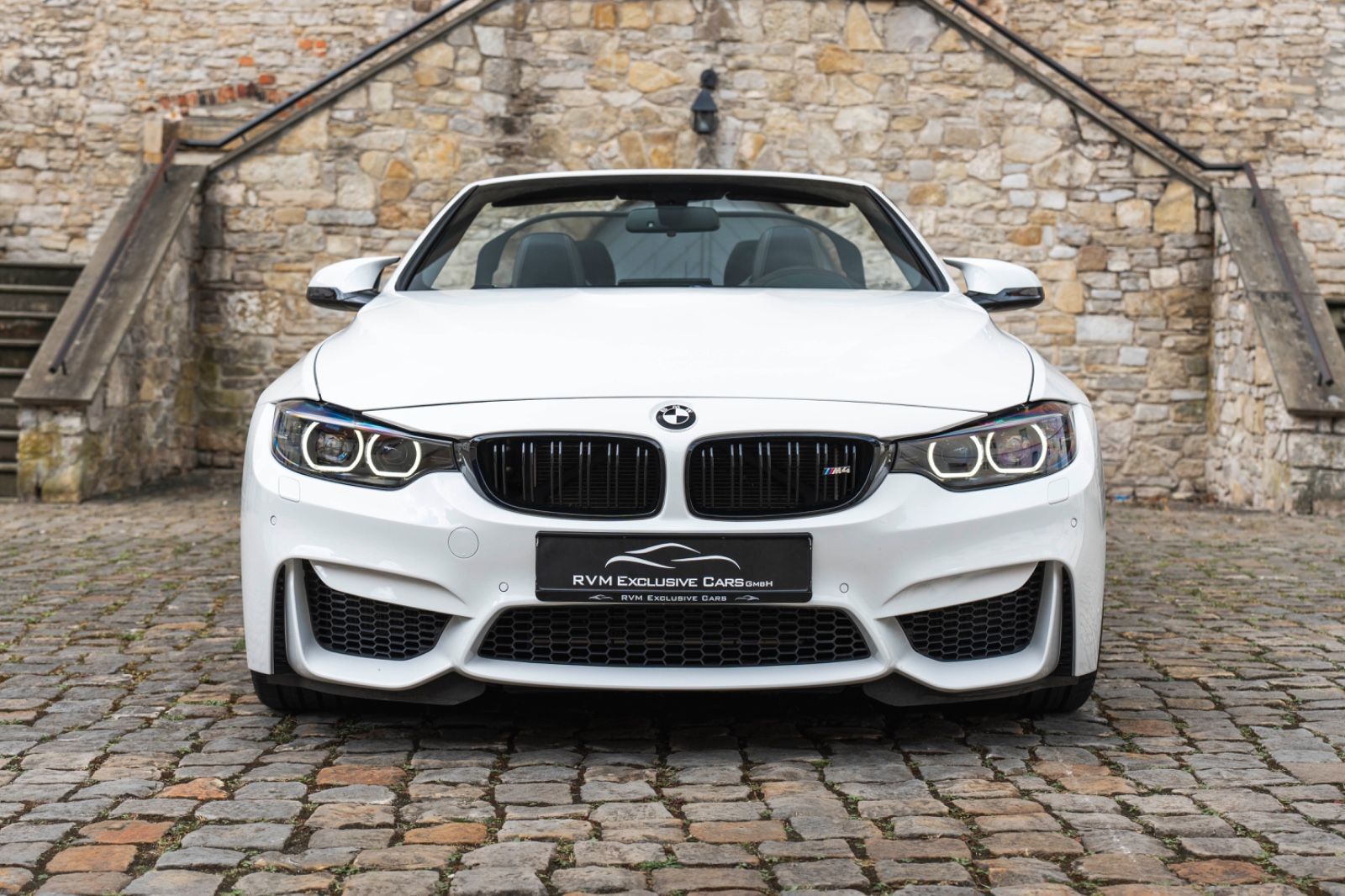 Fahrzeugabbildung BMW M4 Kabrio HUD LED KAM TOTW H&K DKG PDC CARBON