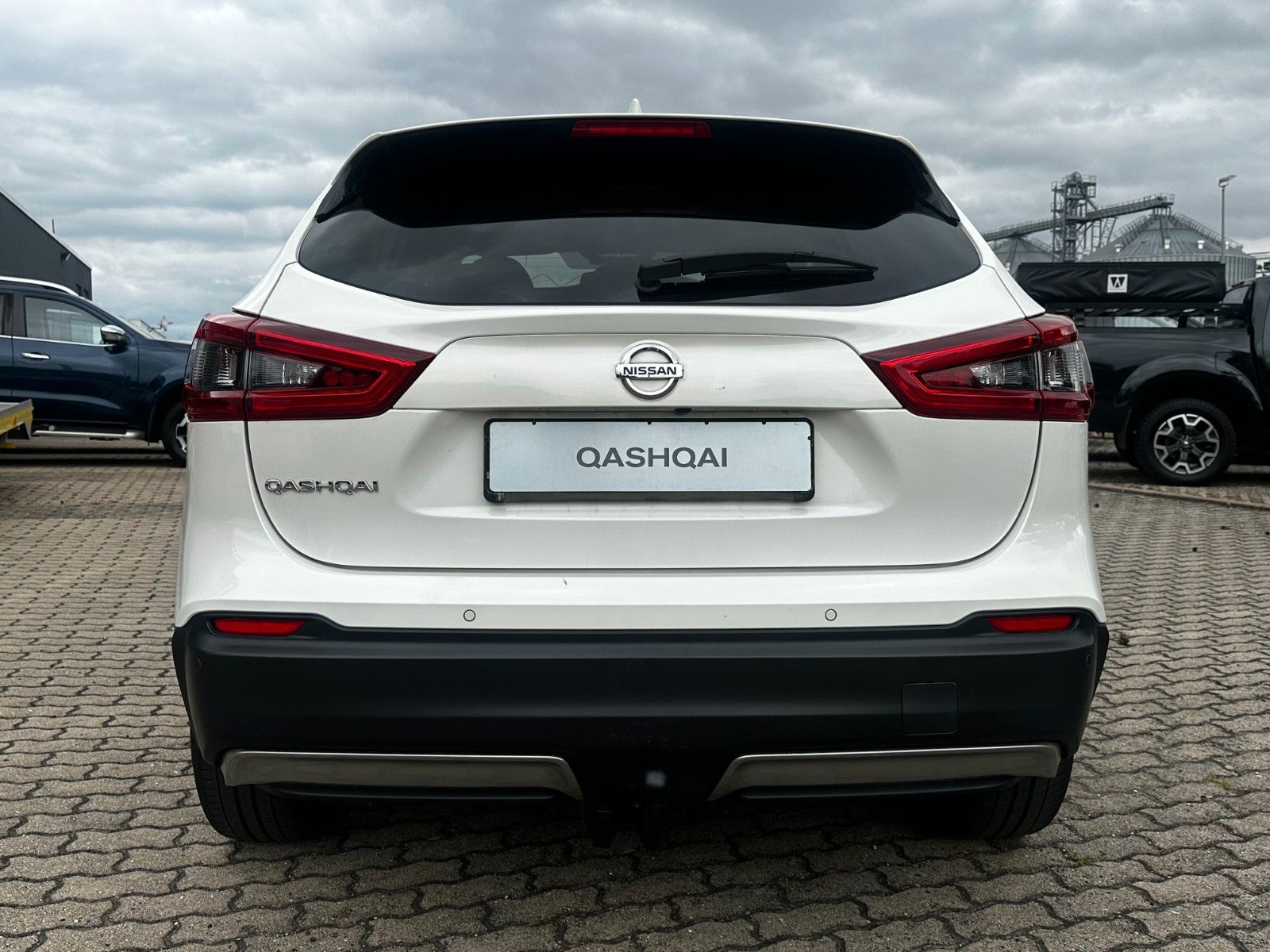 Fahrzeugabbildung Nissan Qashqai AHK / beh. FS/ Navigation / Alu