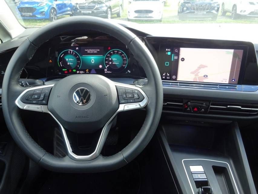 Fahrzeugabbildung Volkswagen Golf VIII 1.4 eHybrid Style  8-fach bereift