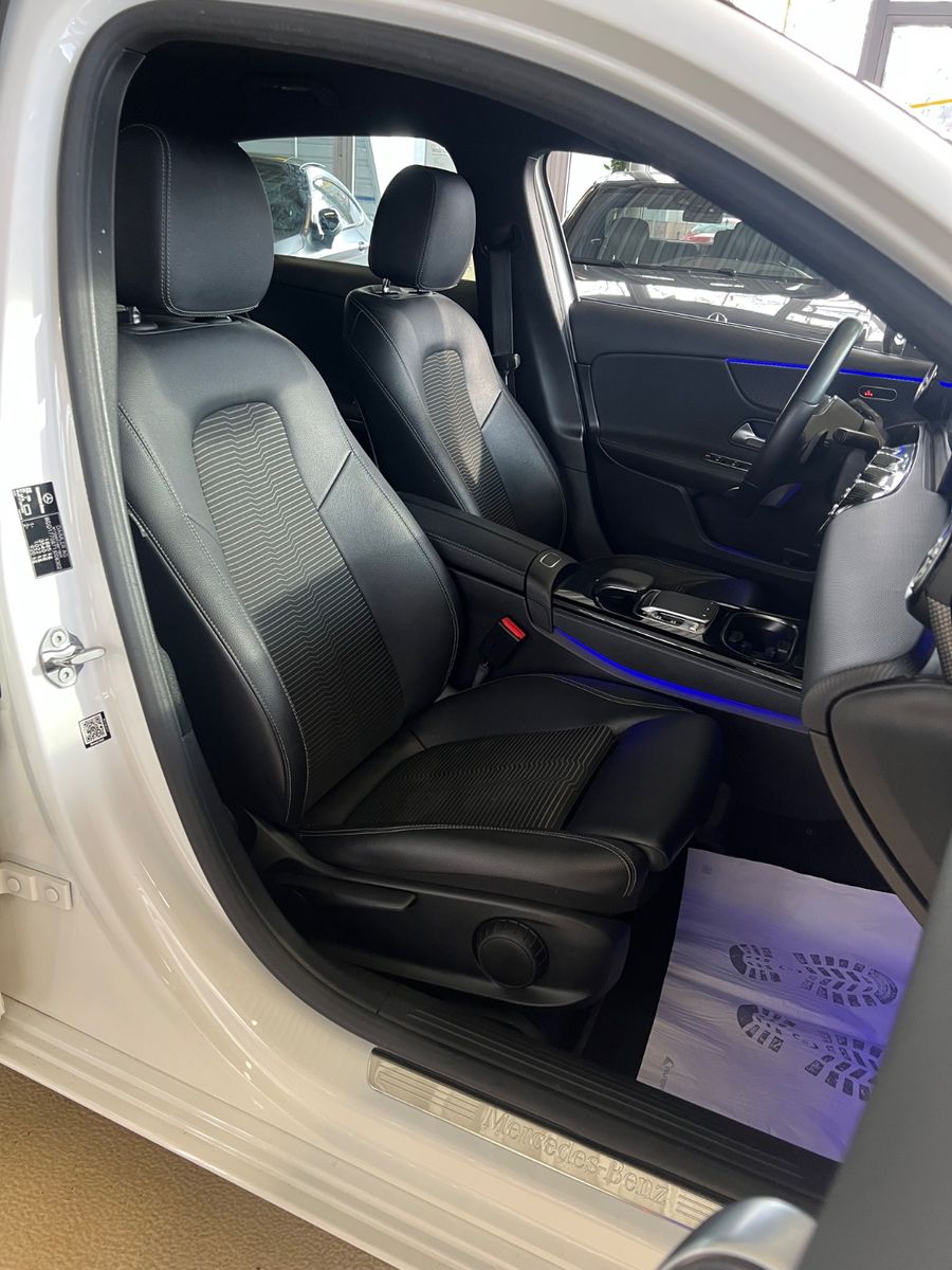 Fahrzeugabbildung Mercedes-Benz A 200 *AMBIENTE*WIDESCREEN*KAMERA*CARBON*LED*