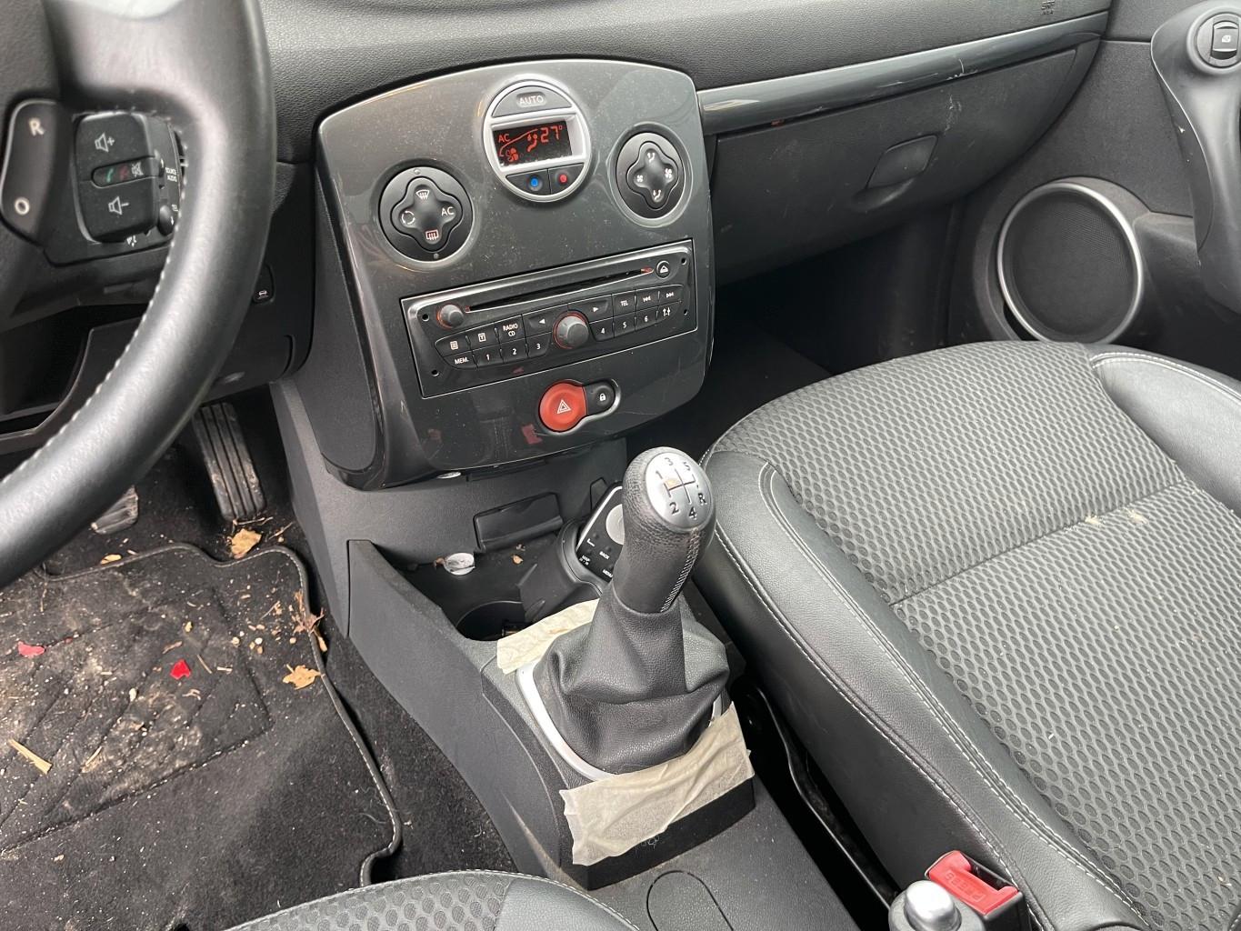 Renault Clio 2010 — photo 11