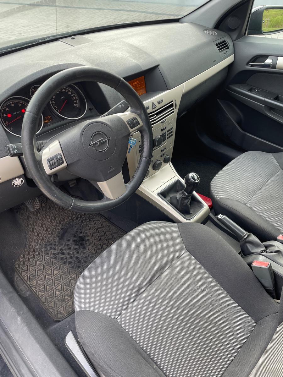 Opel Astra 2008 — photo 9