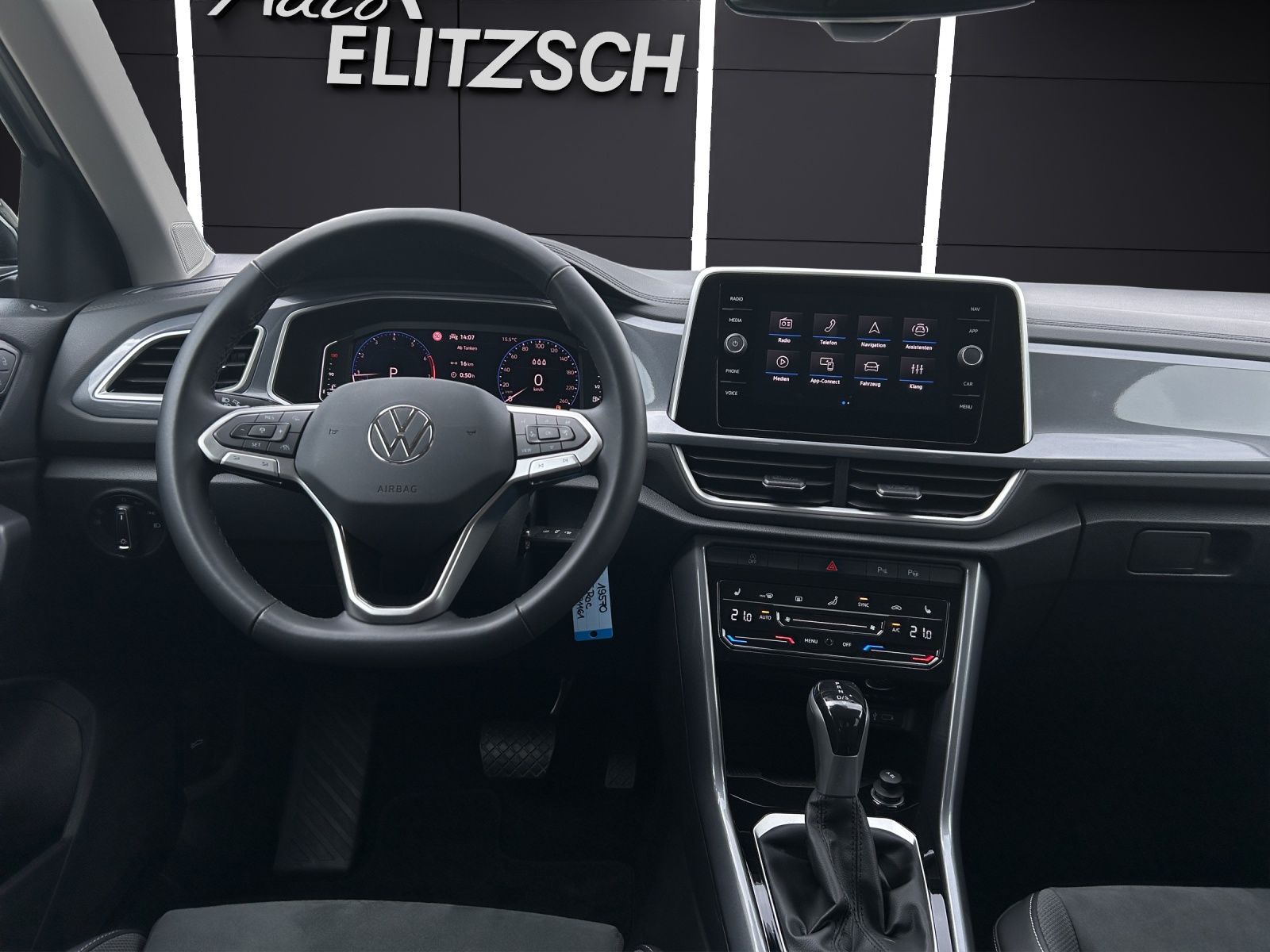Fahrzeugabbildung Volkswagen T-Roc TSI Style DSG LEDplus CarPlay AID ACC RFK