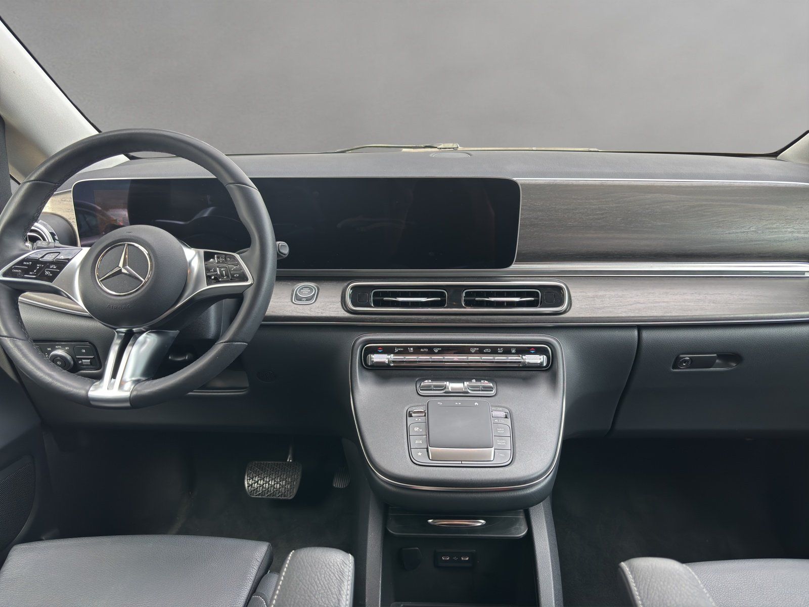 Fahrzeugabbildung Mercedes-Benz V300d 4M XL Avantg DISTRO 8-Sitz AHK Standh MLED