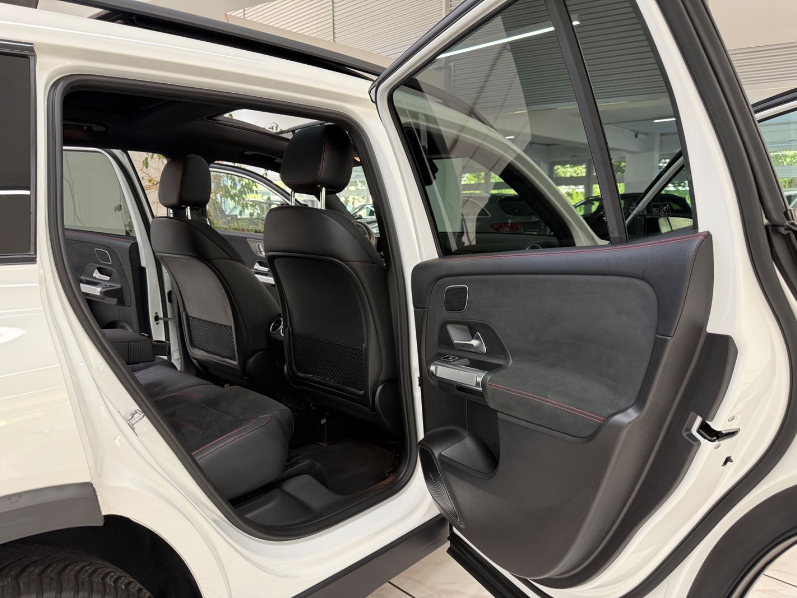 Mercedes-Benz GLB 250 4M AMG Line Pano Night Memory 360° foto 9