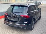 Volkswagen Tiguan Life 2.0 TDI DSG LED Rückfahrkamera - mit Diesel-Antrieb: Schwarz, Geländewagen, mit Klimaanlage