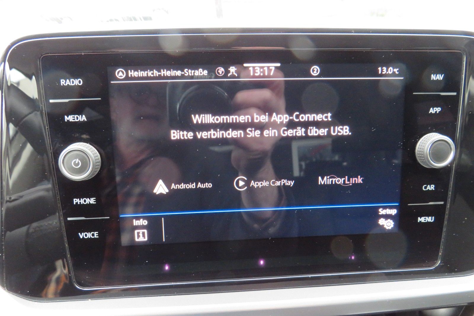 Fahrzeugabbildung Volkswagen T-Roc Life AHK ACC SITZH GJ NAVI APP 1.HD