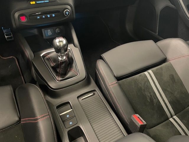 Fahrzeugabbildung Ford Focus ST X 2.3 Panoramadach LED Kamera Head-Up