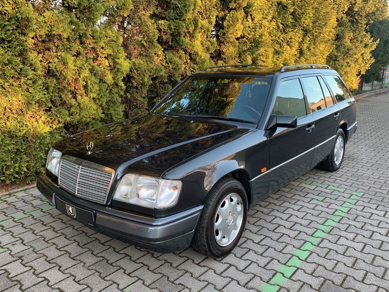 Fahrzeugabbildung Mercedes-Benz E 320 Kombi/Ausnahmezustand/7 Sitze/Klima