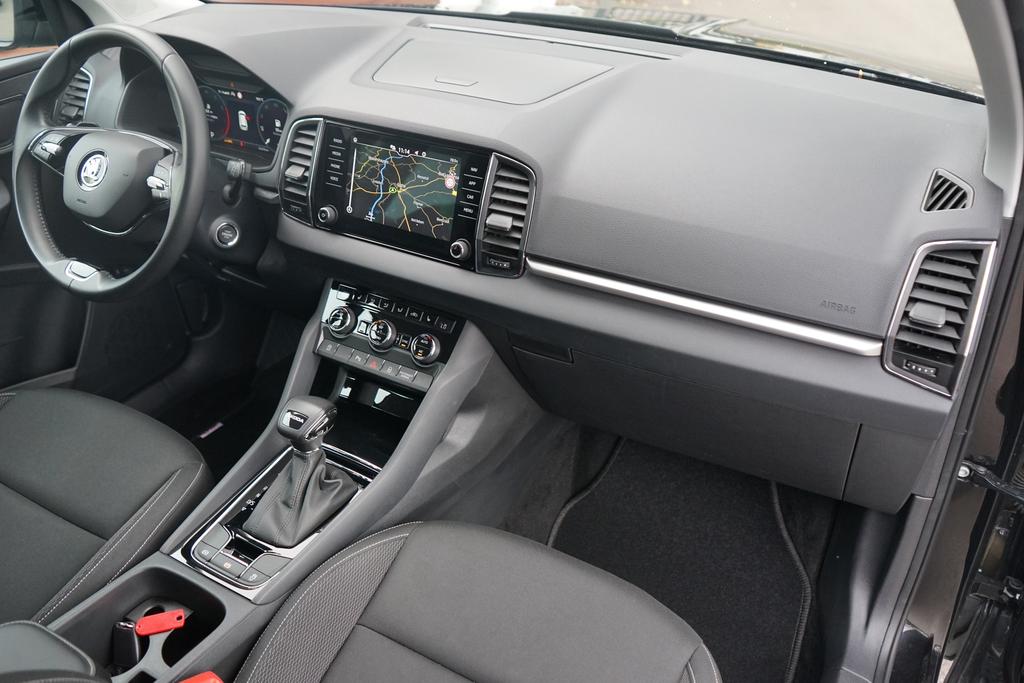 Skoda Karoq 2022 г. Чёрный, пробег 52477 км