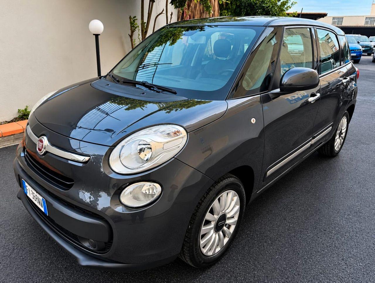 Fiat 500L 2015 — вигляд ззаду