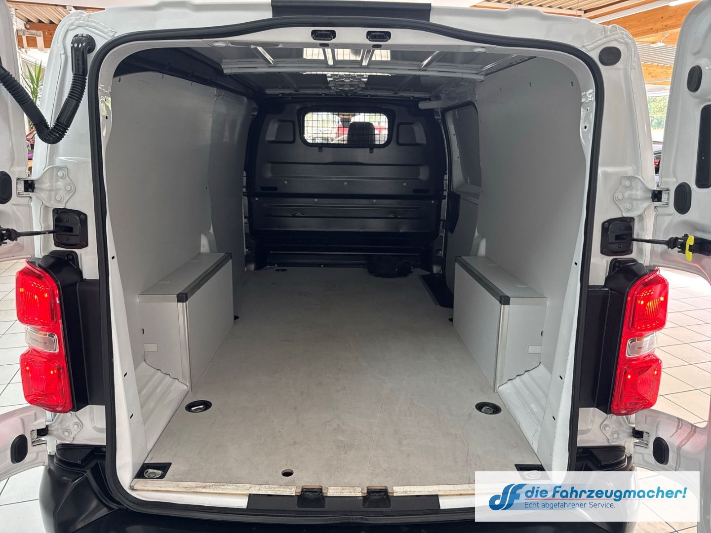 Fahrzeugabbildung Opel Vivaro Kasten -e Elegance L 75 kWh HUD Navi Appl