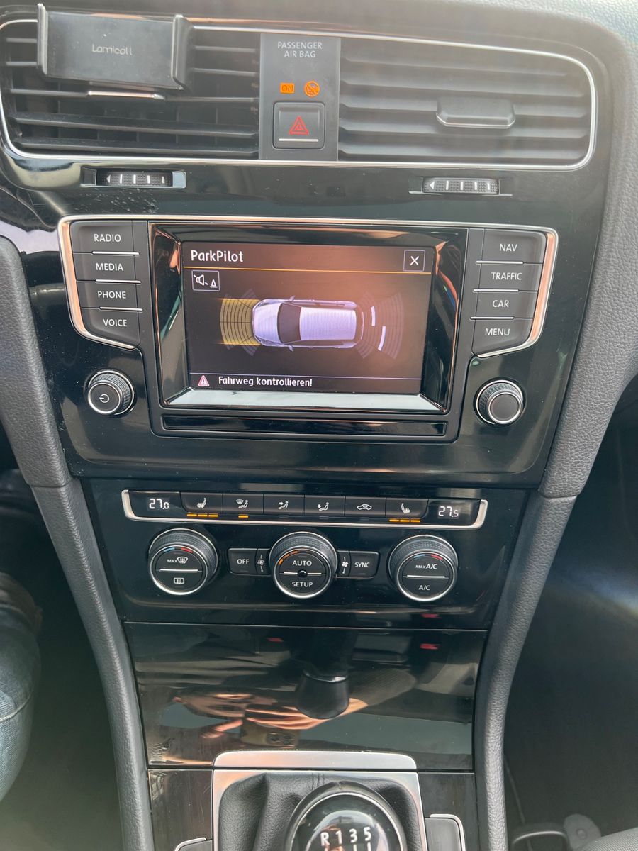 Fahrzeugabbildung Volkswagen Golf VII Lim. 2.0 TDI Highline PANORAMADACH*1.HD