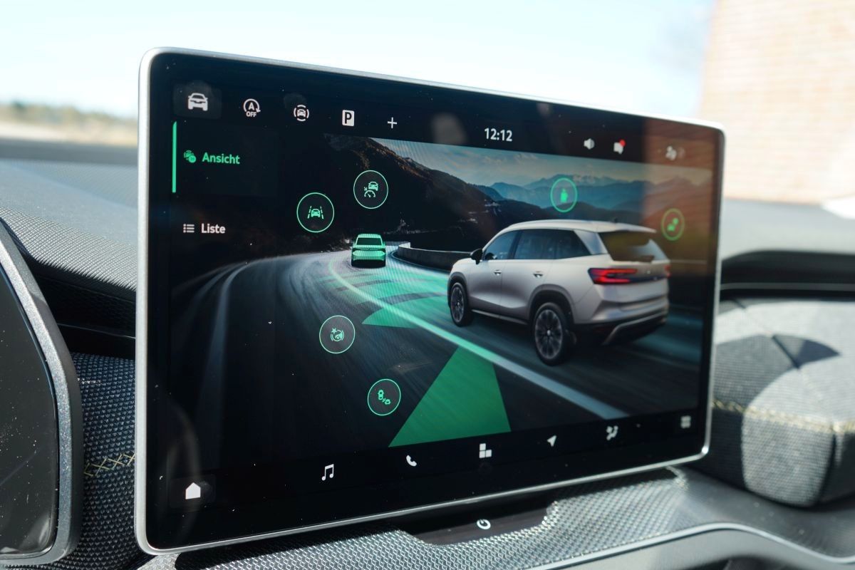 Fahrzeugabbildung SKODA Kodiaq 1.5 TSI*Sport*Head Up*Garantie*7 Sitzer