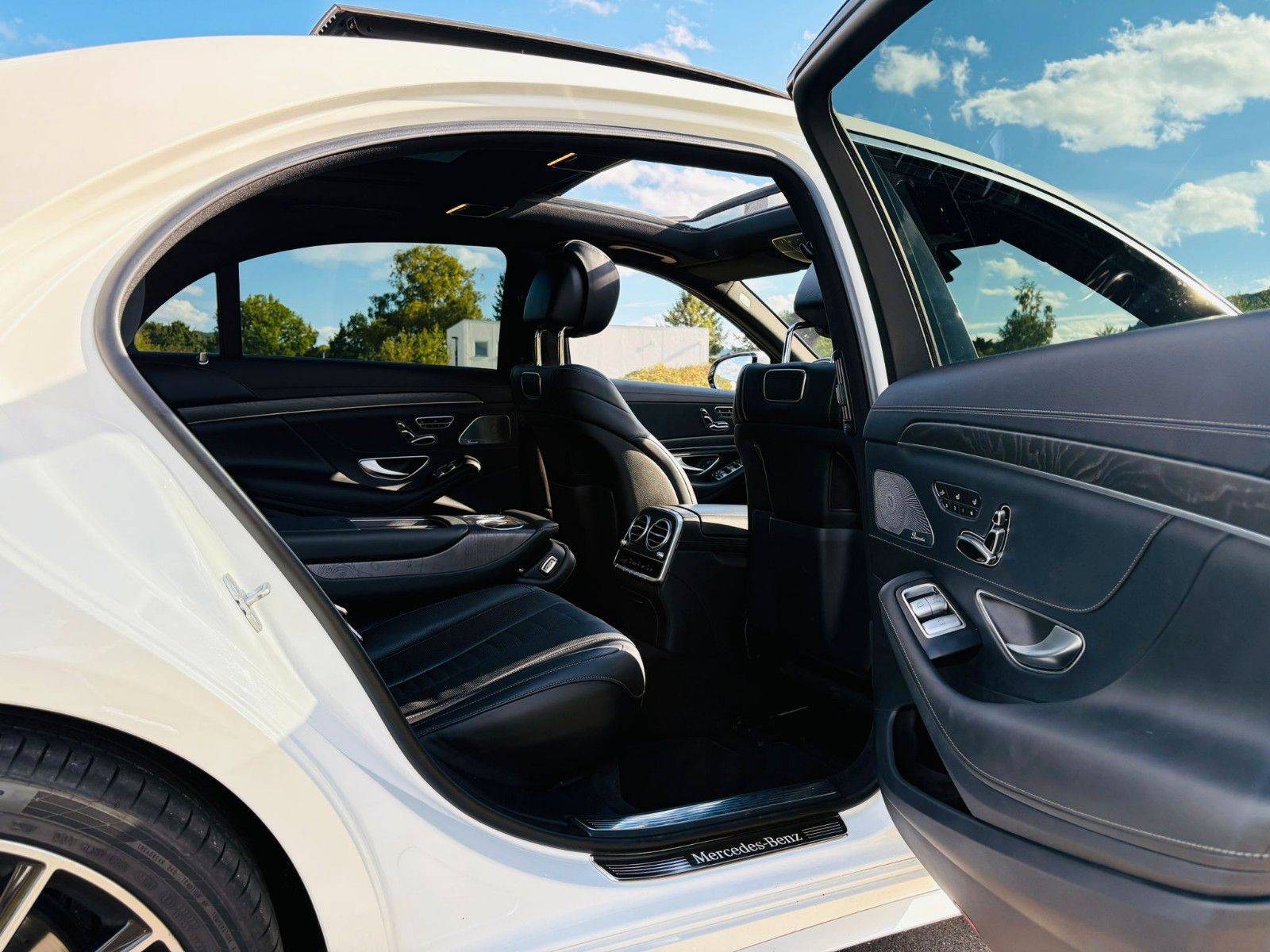 Fahrzeugabbildung Mercedes-Benz S400d AMG-Line Lang 4Matic*Chauffeur-Paket*Pano*