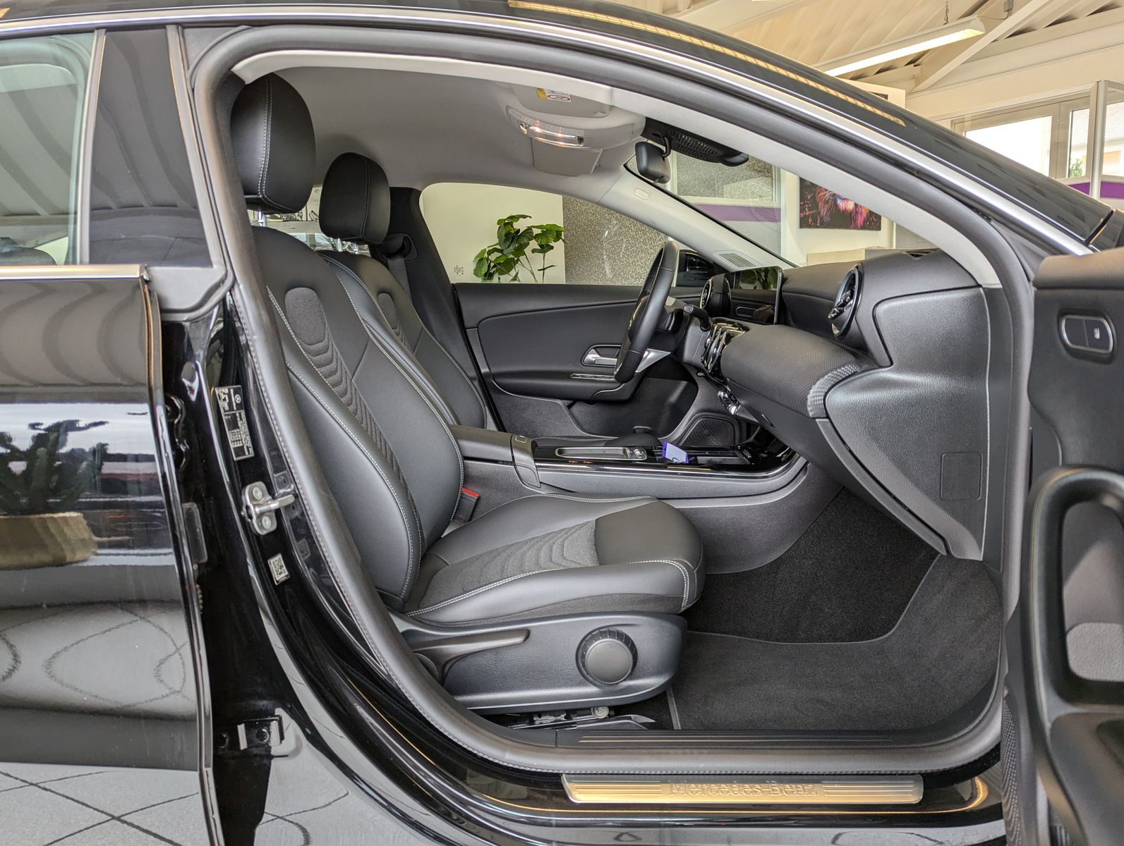 MERCEDES-BENZ CLA 200 Shooting Brake Sitz-Komfort MBUX LED Cam - Image 14