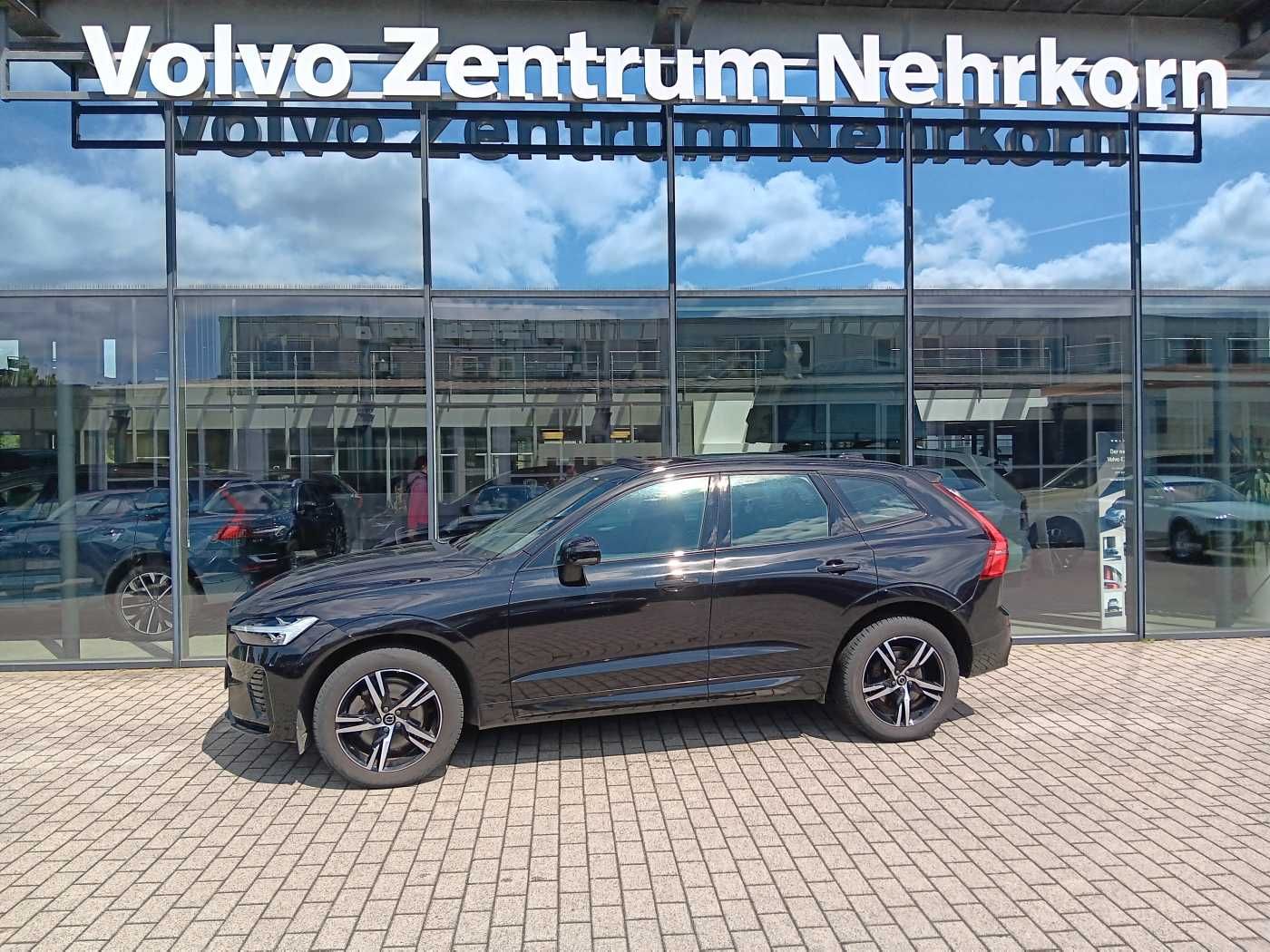 Fahrzeugabbildung Volvo XC60 B4 D 2WD R-Design 'AHK, ACC'