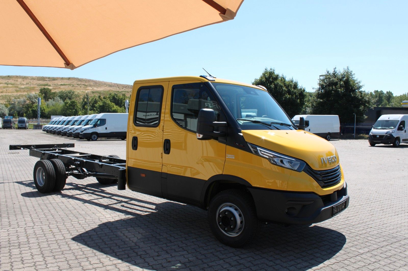 Fahrzeugabbildung Iveco Daily 70 C 18H D Fahrgestell mit Nebenabtrieb