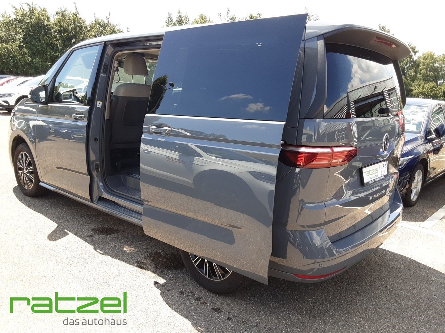 Fahrzeugabbildung Volkswagen T7 Multivan Life 2.0 TDI DSG 7-SITZER Navi Digit
