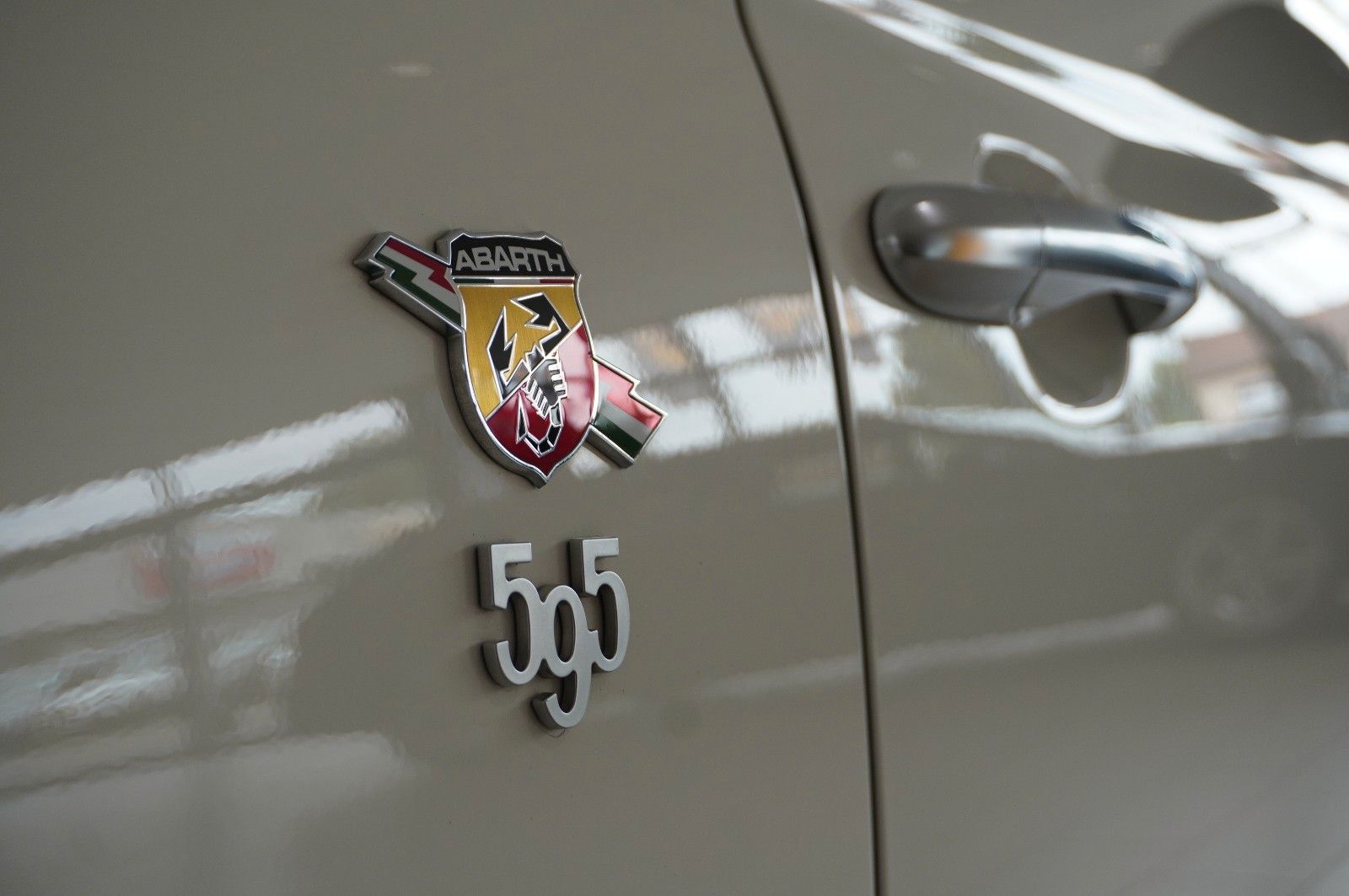 Fahrzeugabbildung Abarth 595 1.4 T-JET CORSA NAVI/LED/VIRTUAL/SPORT/DAB+