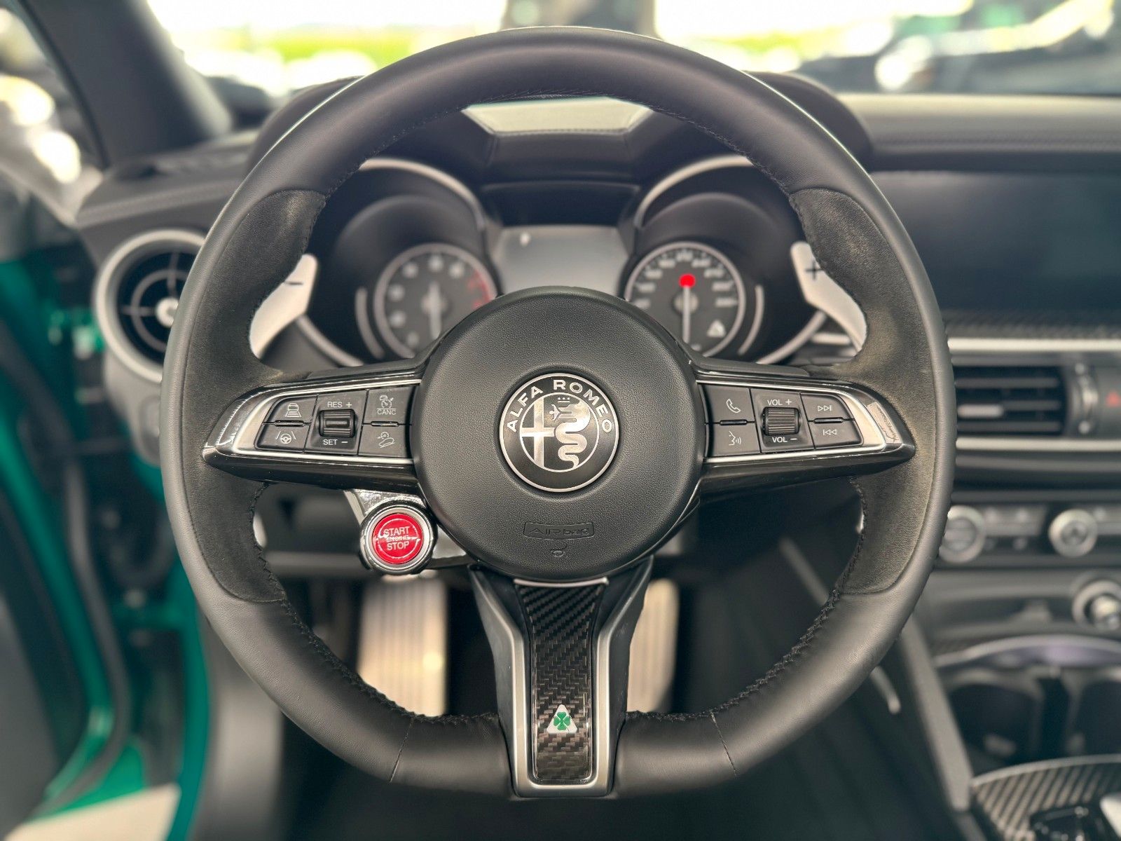 Fahrzeugabbildung Alfa Romeo Quadrifoglio Q4 ACC Assist-Paket Pano Garantie