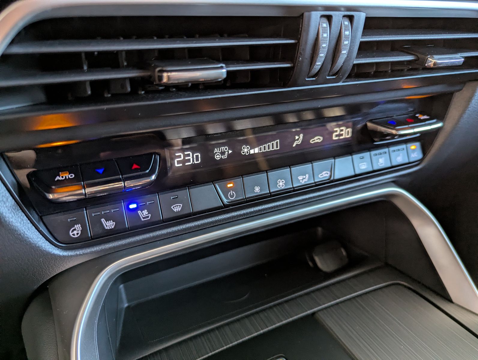 Fahrzeugabbildung Mazda CX-60  eSKYACTIV-D254 HOMURA AWD HUD Bose Matrix