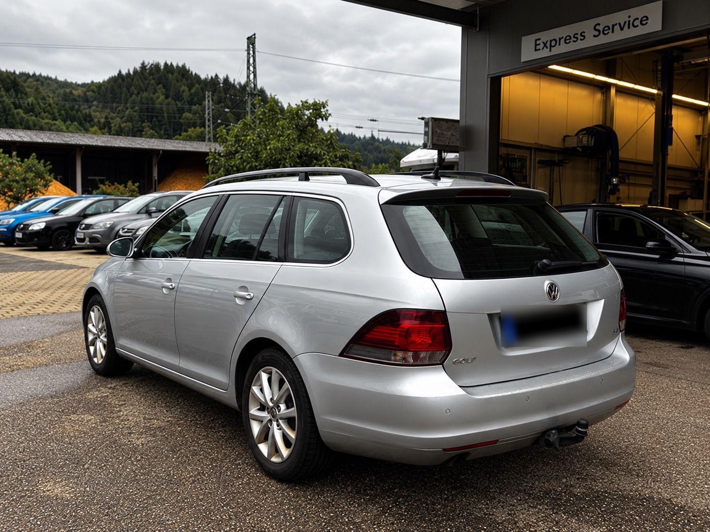 Volkswagen Golf 2012 — engine 105 HP (77kW)