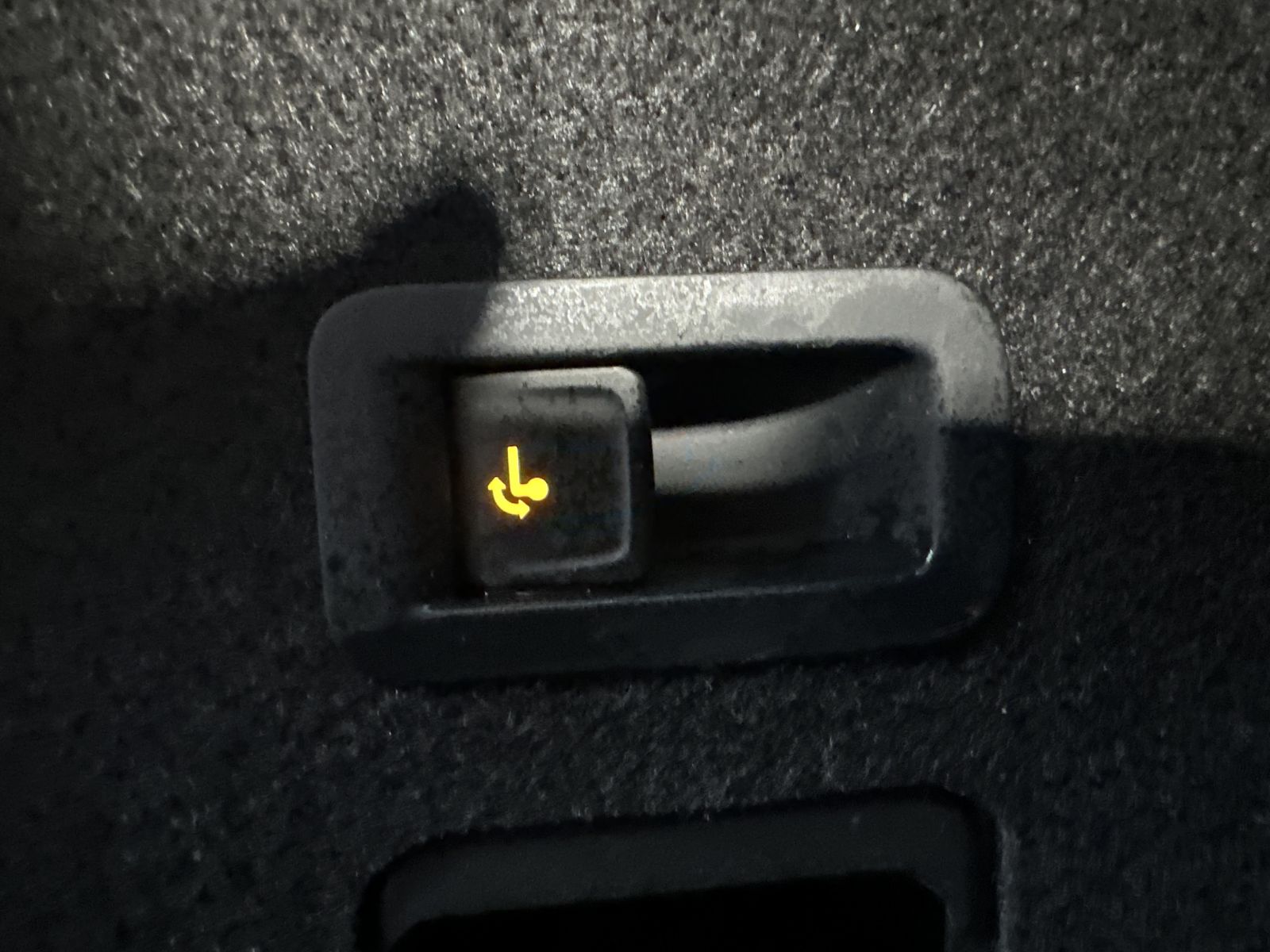 Fahrzeugabbildung SEAT Leon SpT FR e-Hybrid NAV+LED+AHK+18ZOLL+KESSY+VC