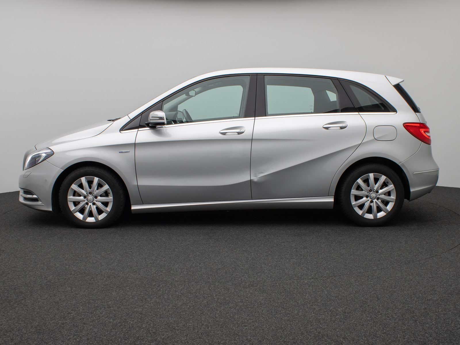 Fahrzeugabbildung Mercedes-Benz B 180 CDI Navi Sitzhzg Bi-Xenon PDC Klimaautomat