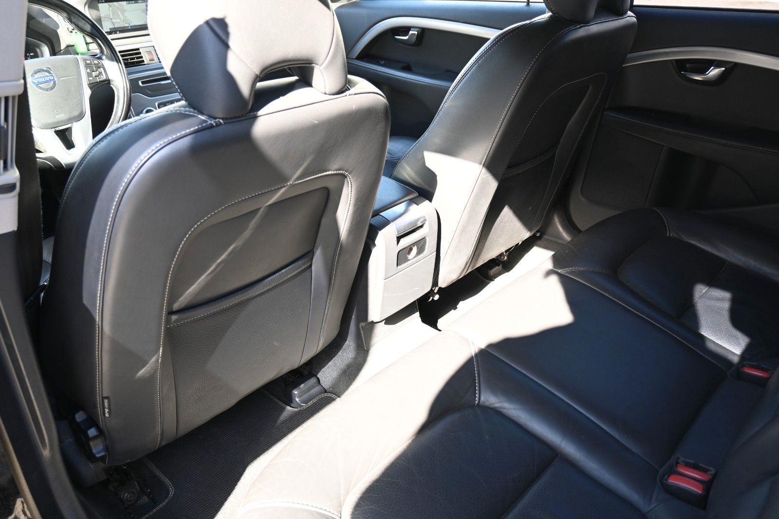 Fahrzeugabbildung Volvo V70 Kombi D3 DPF Black Edition*NAV*TEMP*Mietkauf