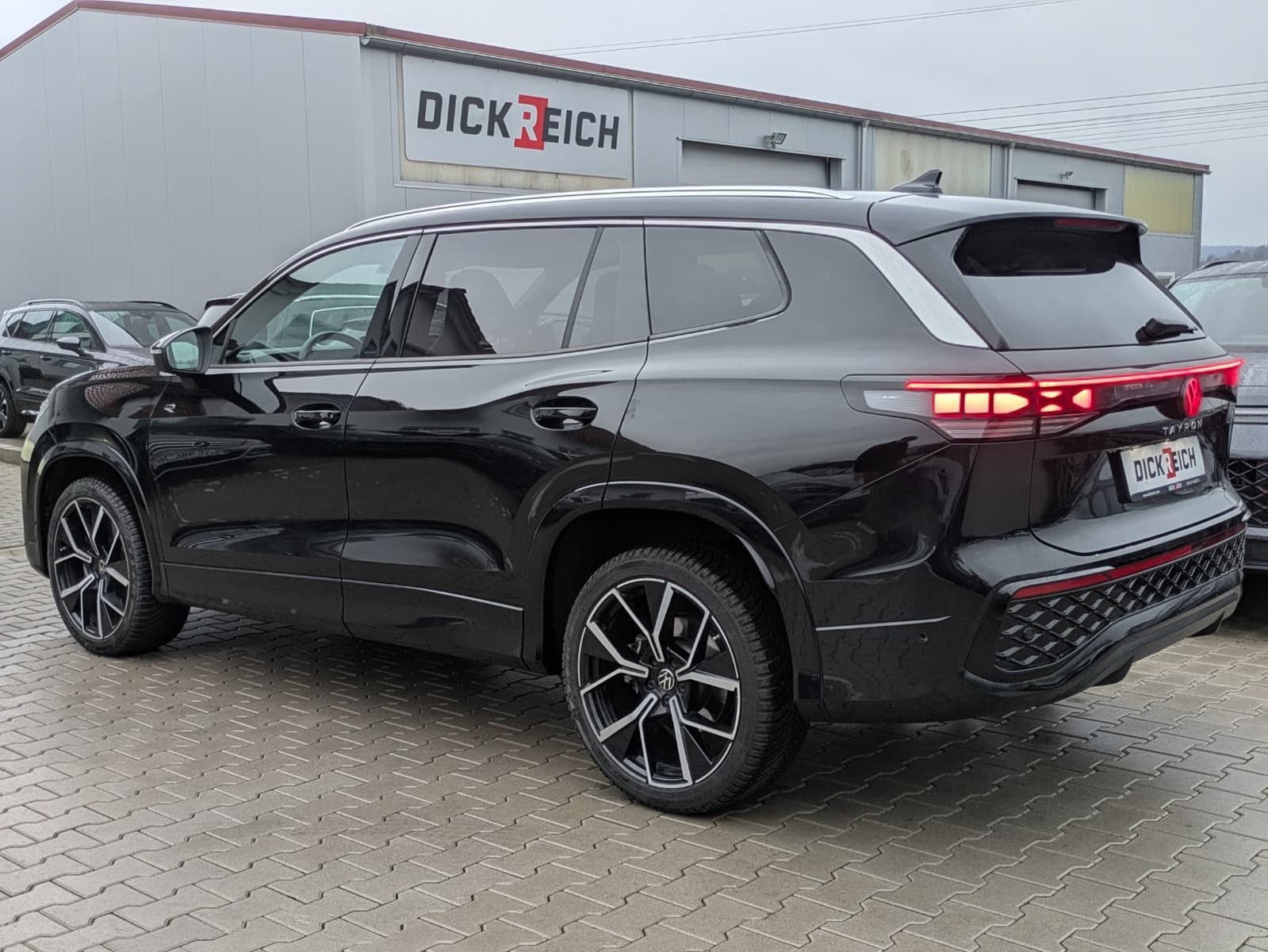 Fahrzeugabbildung Volkswagen Tayron 2.0 TDI 4M R-Line 7Si*MATRIX*AHK*PANO*HUD