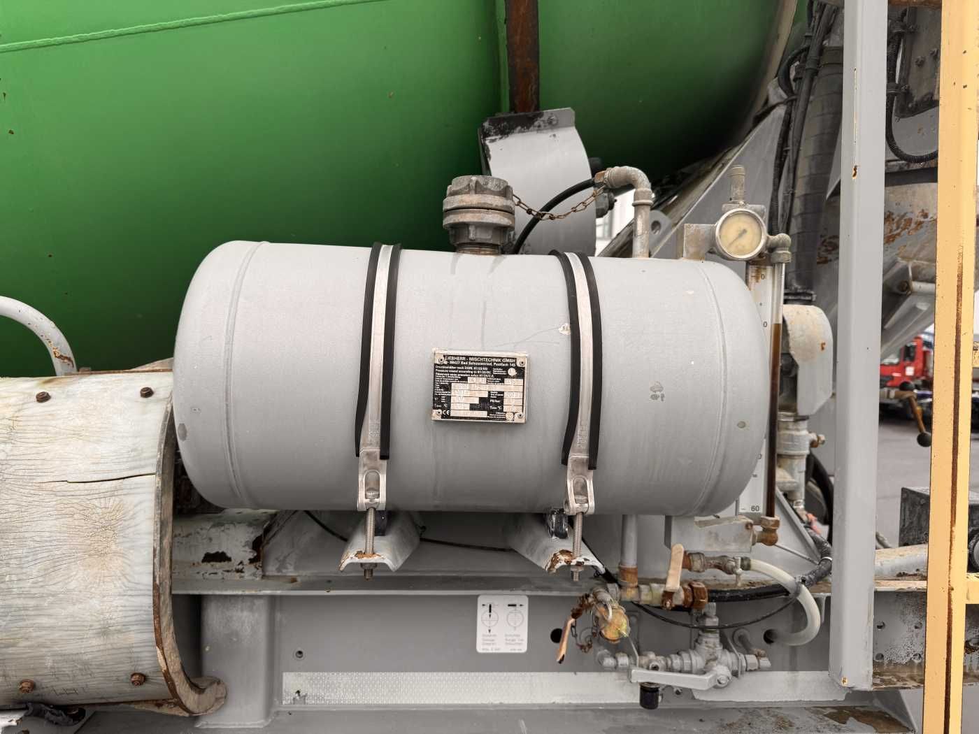 Fahrzeugabbildung Müller-Mitteltal SF32BM/BT Liebherr HTM1004 10m³ BPW Liftachse