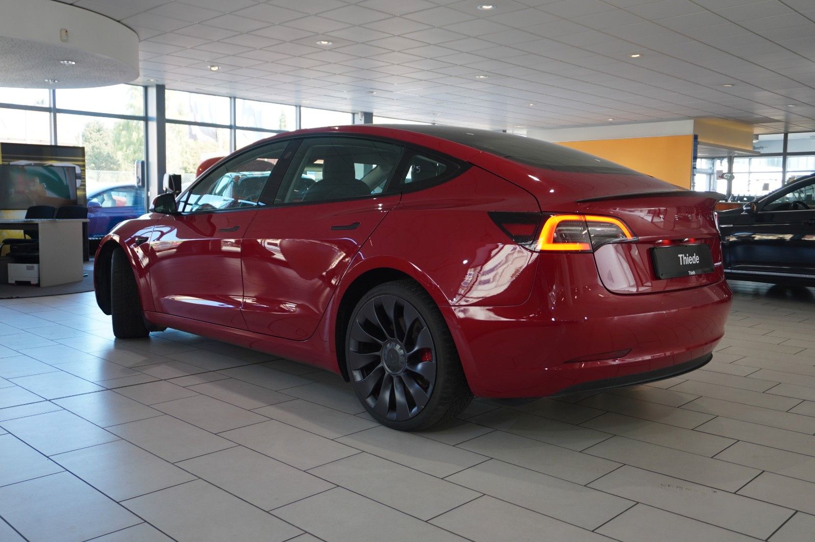 Fahrzeugabbildung Tesla Model 3 PERFORMANCE DUAL-MOTOR NAVI/LED/SH/AMD