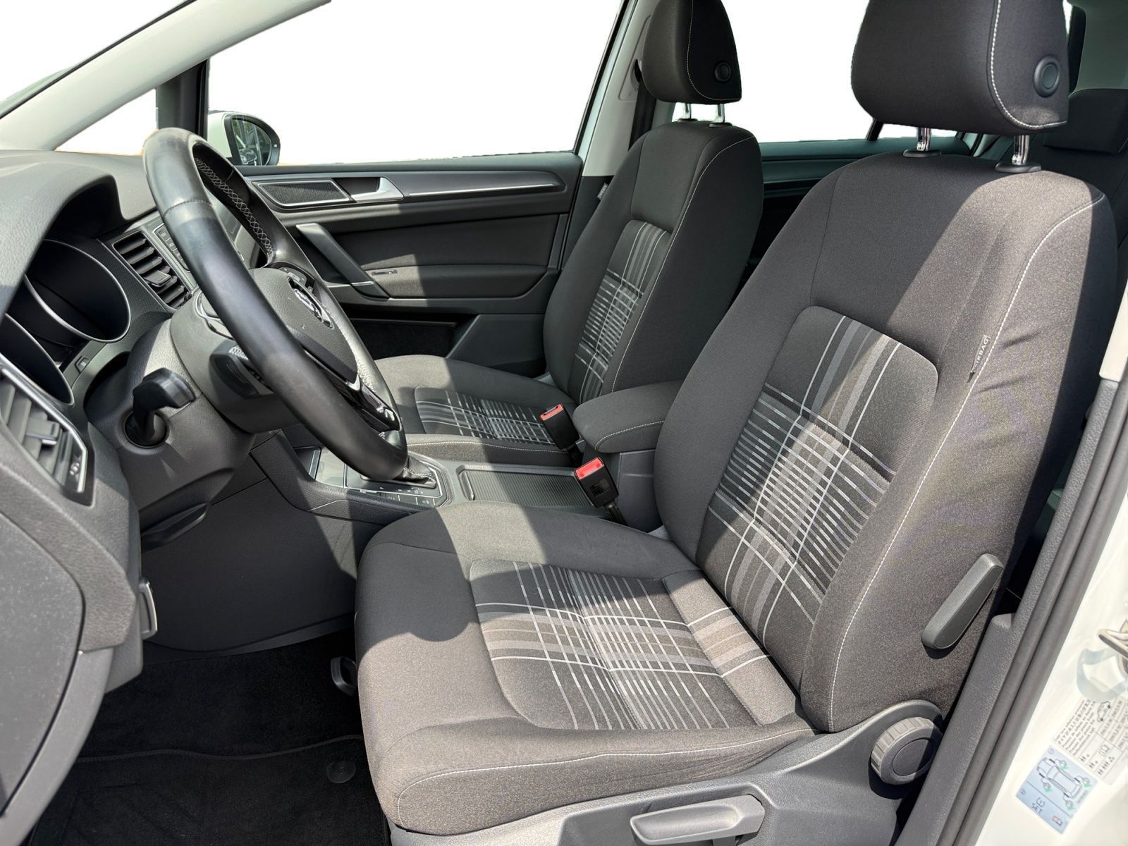 Fahrzeugabbildung Volkswagen Golf Sportsvan Golf VII Sportsvan 1.4 TSI BMT Lo