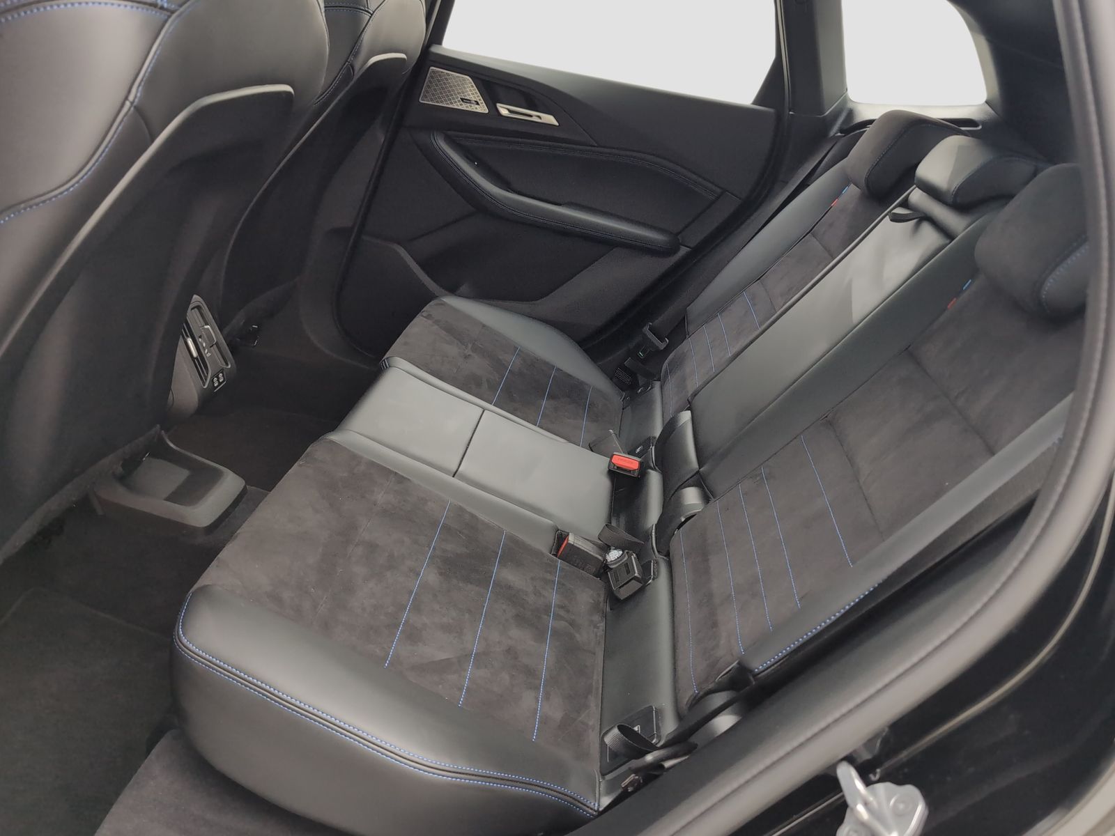 BMW 223 Active Tourer - Bild 11