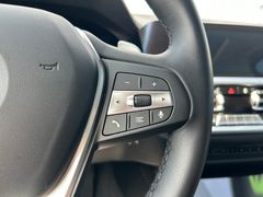 Fahrzeugabbildung BMW 320d SportLine Autom. LED AHK Navi HUD Pano 17"