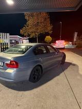 BMW E90 318i - BMW 318 aus 2006: 318i