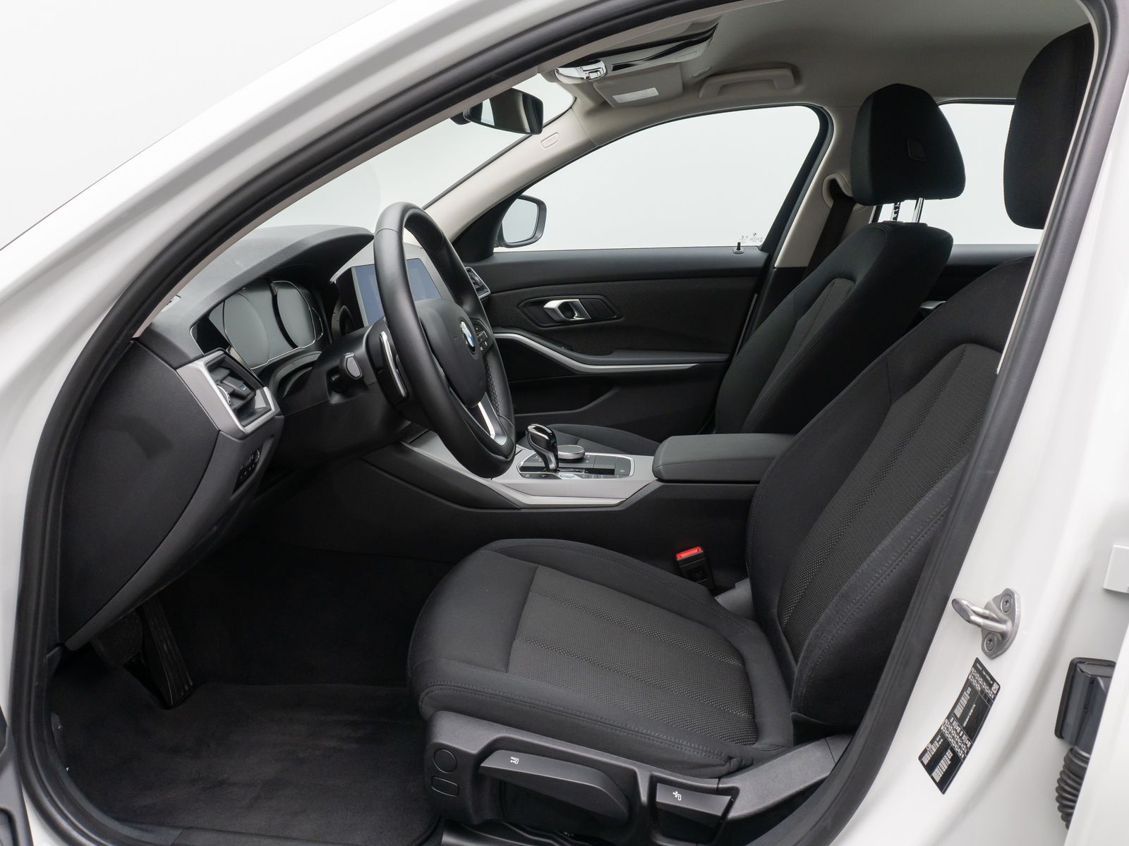 Fahrzeugabbildung BMW 320d Advantage GeschwindigReg Kamera DAB LED 17"