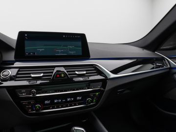 Fahrzeugabbildung BMW 520d xD Tour Sport Line Pano H/K Exklusiv Paket