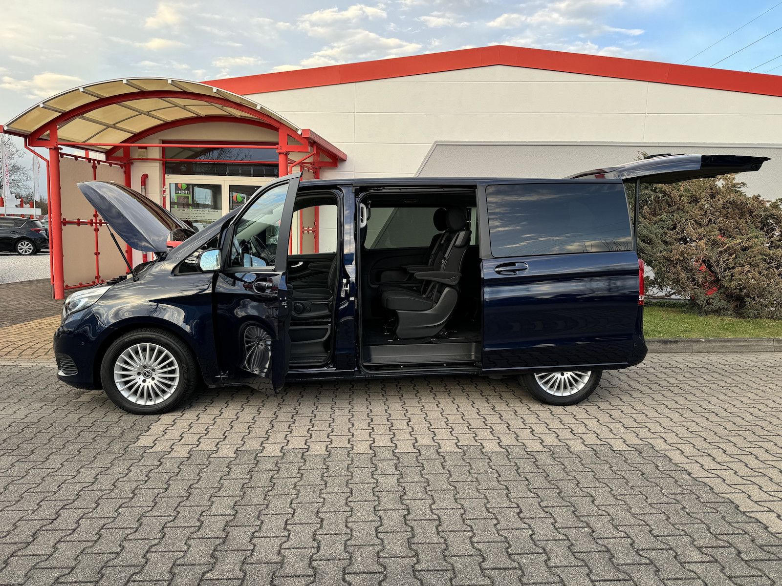 Fahrzeugabbildung Mercedes-Benz V 220 d EDITION/LED/Navi/DAB/Cam/Spur/Side/AHK/