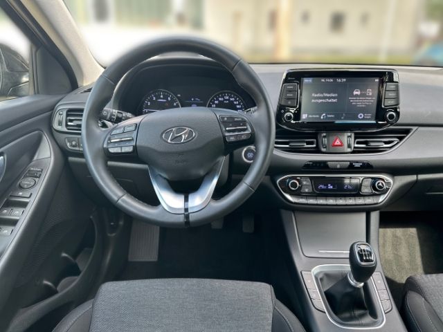 Fahrzeugabbildung Hyundai i30 1.0 T-GDi  Apple CarPlay+Kamera+SHZ+PDC+UVM+