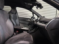 Fahrzeugabbildung BMW 218i Active Tourer M Sport --AHK/HiFi/HeadUp/ACC