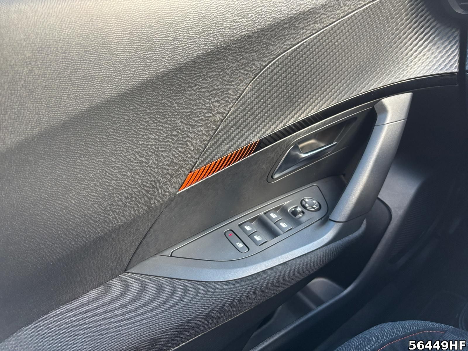 Fahrzeugabbildung Peugeot 2008 Active SHZ+NAVI+LANEASSIST+TEMPOMAT+LED