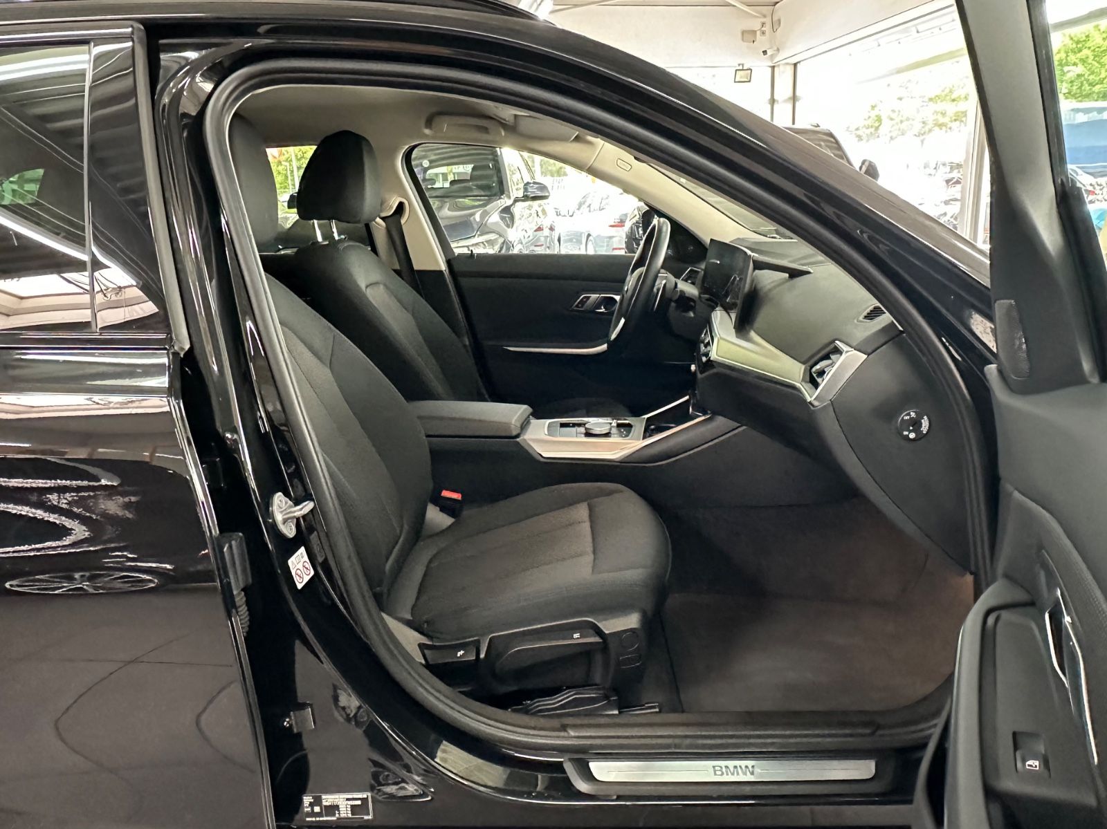BMW 318 d Touring DA+DIS+PARK ASSISTANT+LED+HaKardon foto 16