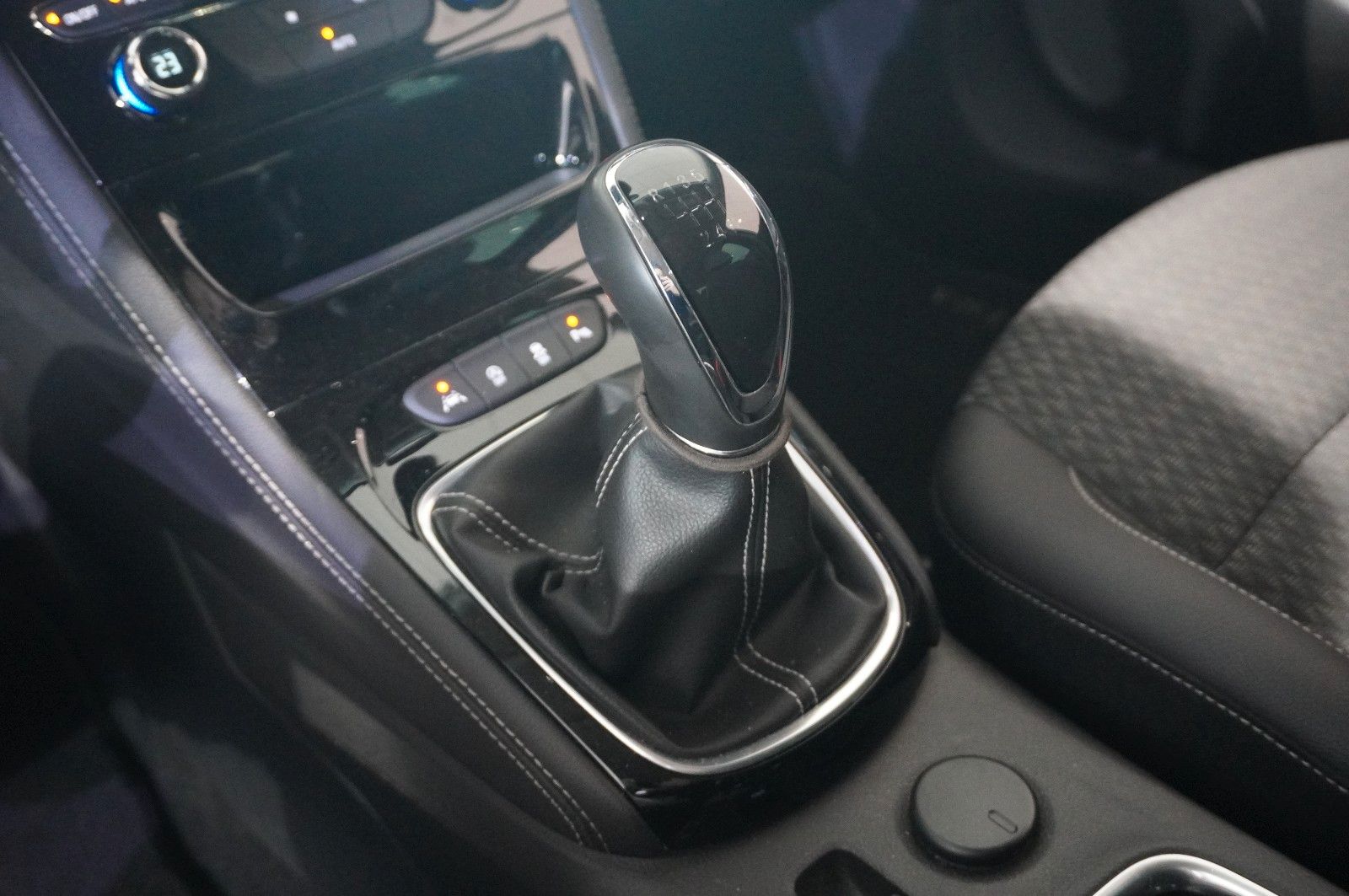 Fahrzeugabbildung Opel Astra K Lim. 1.4T INNOV. NAVI/LED/KAMERA/TEMP.