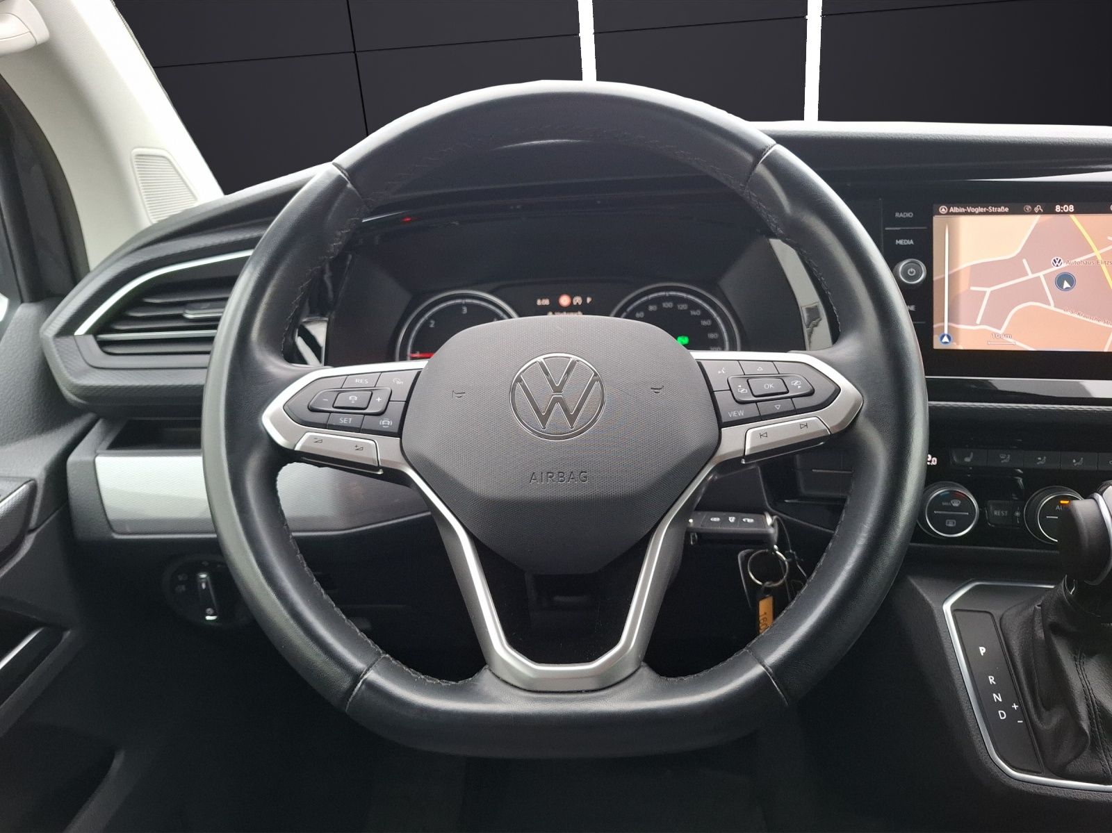Fahrzeugabbildung Volkswagen T6.1 Multivan TDI Generation Six DSG Standhzg. L