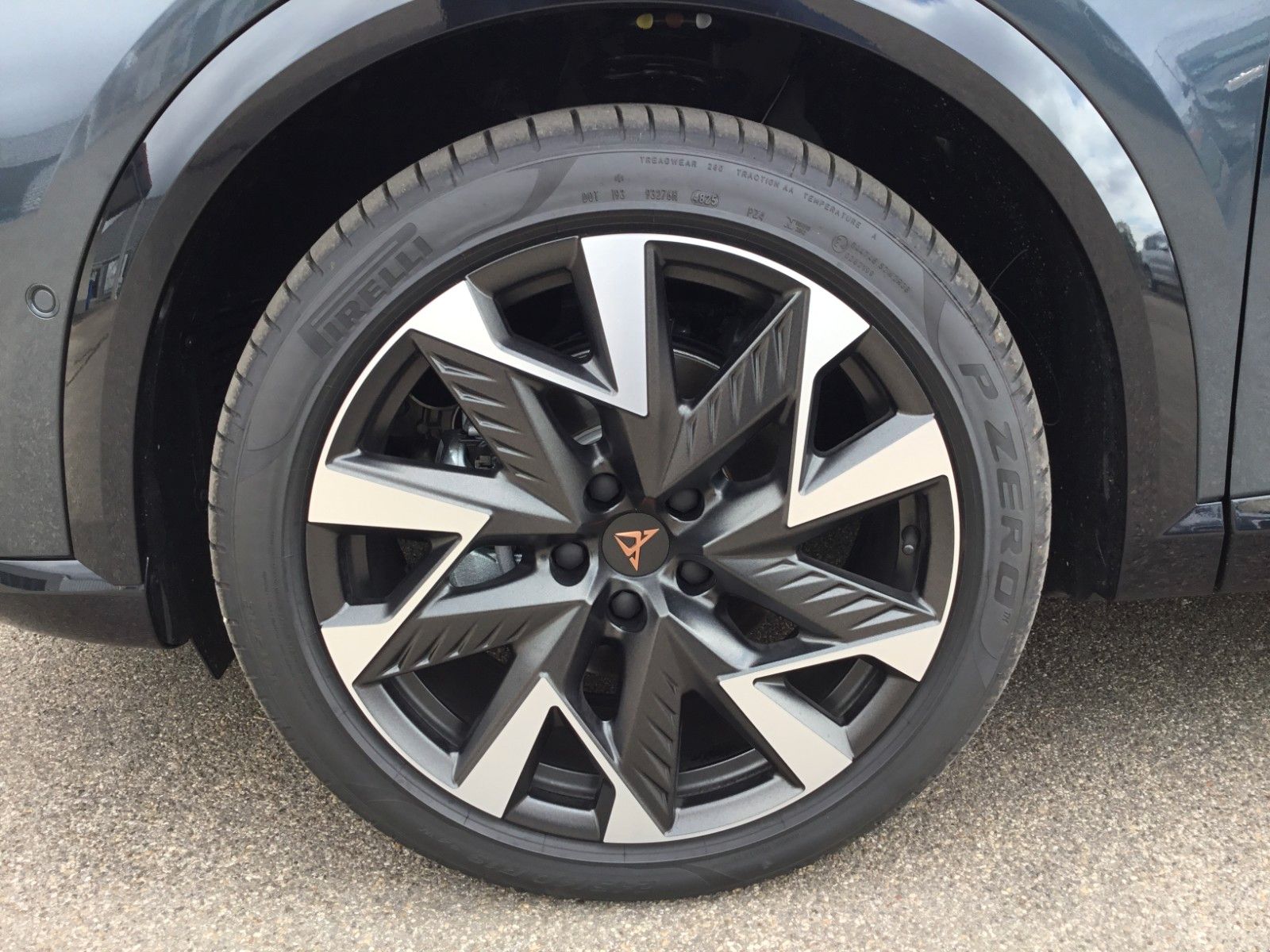Fahrzeugabbildung CUPRA Formentor 2.0 TSI DSG 4WD+Pano+Matrix+AHK+19"