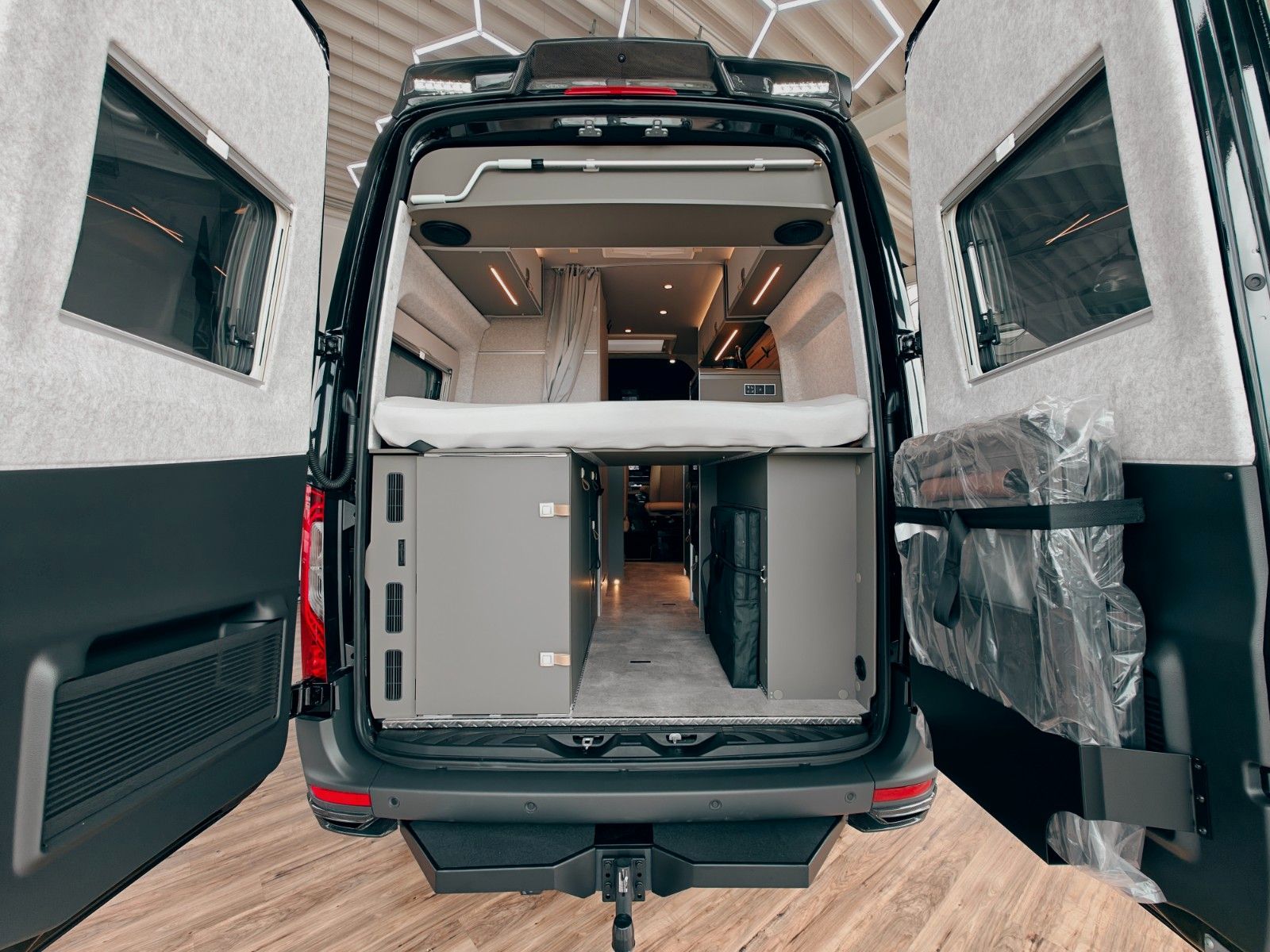 Fahrzeugabbildung HYMER / ERIBA / HYMERCAR GRAND CANYON S MB 600 4x4² RSX - TRIPLE CARBON